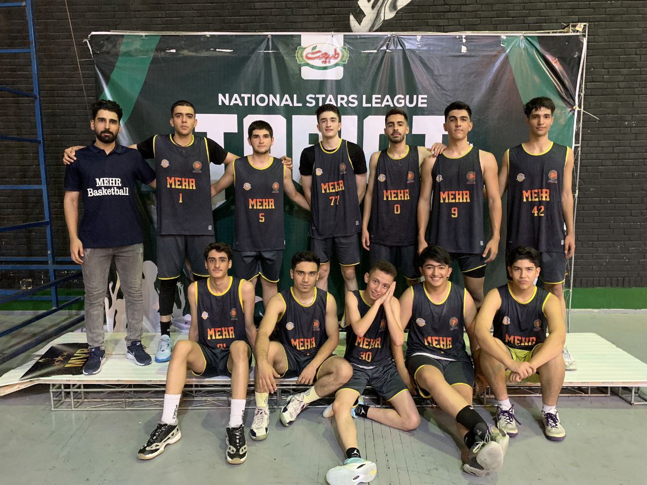 تیم  نوجوانان مهر اراک  حاضر در لیگ ستارگان ملی کشور طبیعت تهران با پیروزی ارزشمند مقابل هرول تهران راهی فینال سطح حرفه ای مسابقات شد.  این برد ارزشمند را خدمت بازیکنان و خانواده بزرگ مهر اراک تبریک میگوییم.
