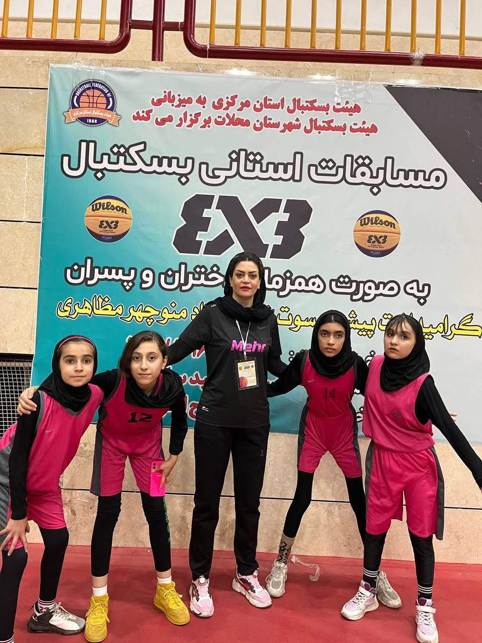 مقام سوم تیم بسکتبال بانوان مهر در مسابقات سه نفره قهرمانی استان   تیم بسکتبال سه نفره بانوان نونهالان مهر در مسابقات قهرمانی  سه نفره استان پنجشنبه ۱۶ مرداد در شهر محلات  موفق به کسب مقام سوم گردید.  مربی : سرکار خانم بنفشه کاووسی  بازیکنان : باران حقیقی